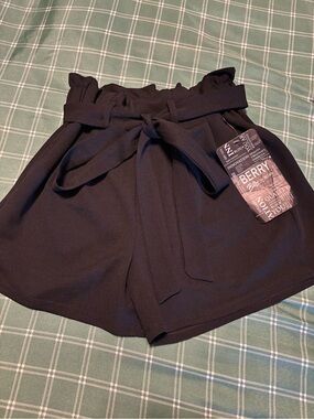 High-Waist Tie Paperbag Shorts in Black